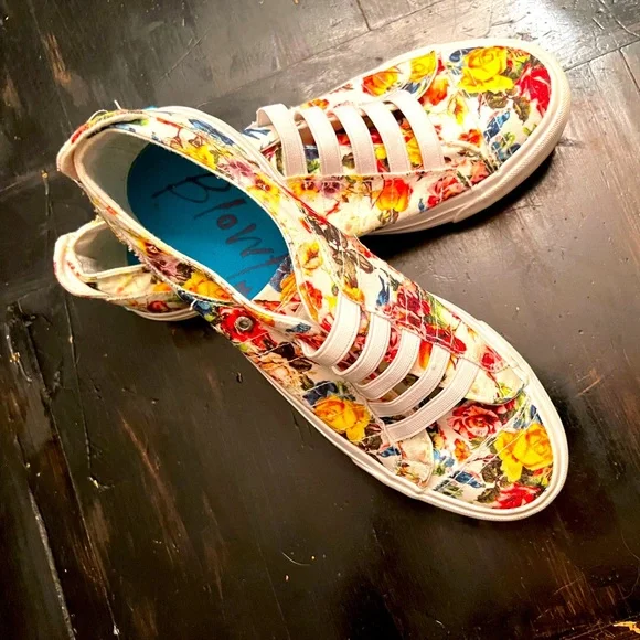 Blowfish no tie sneakers - Picture 1 of 4